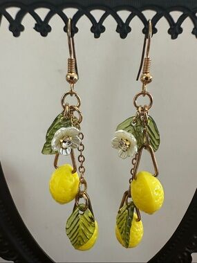 🧡Yellow Lemon Drop Dangle Earrings with tGreen Leaves🧡